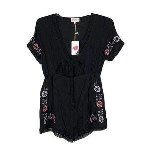L’atiste By Amy womens romper shorts Size L Black Embroidered Flowers